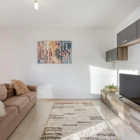 Stunning 3br With Magnificent Views By 360 Estates